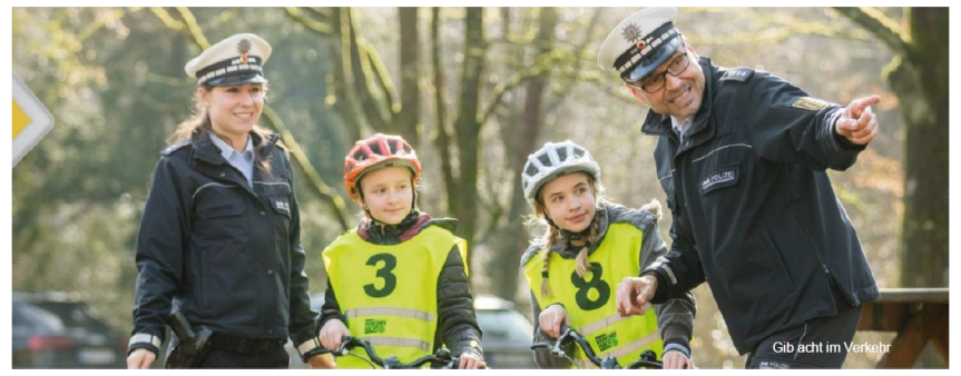 Eltern üben mit ihren Kindern – ein Zusatzangebot der Jugendverkehrsschulen