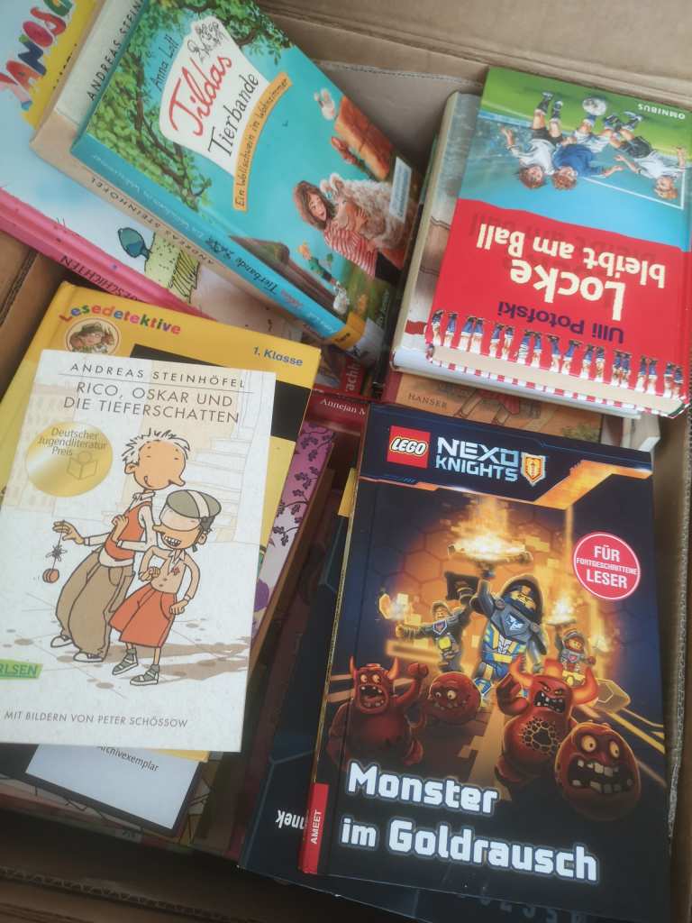 Großzügige Bücherspende für unsere Schulbücherei