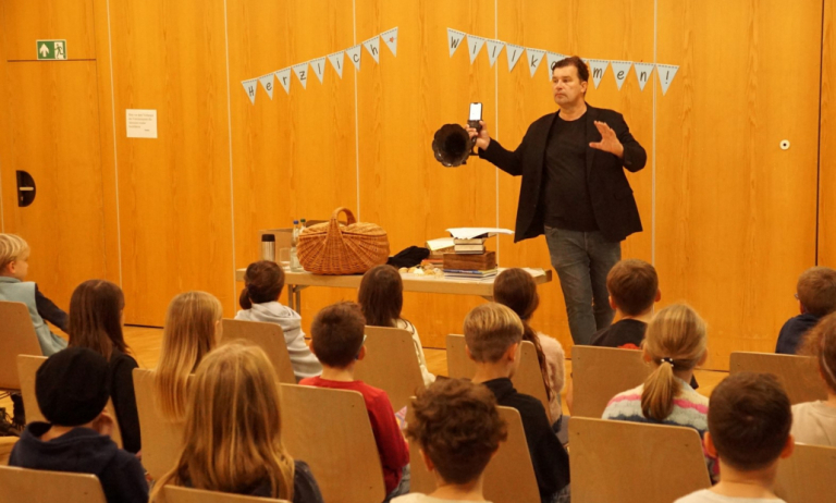 Der Wert des Bücherlesens: „lesen macht reich“